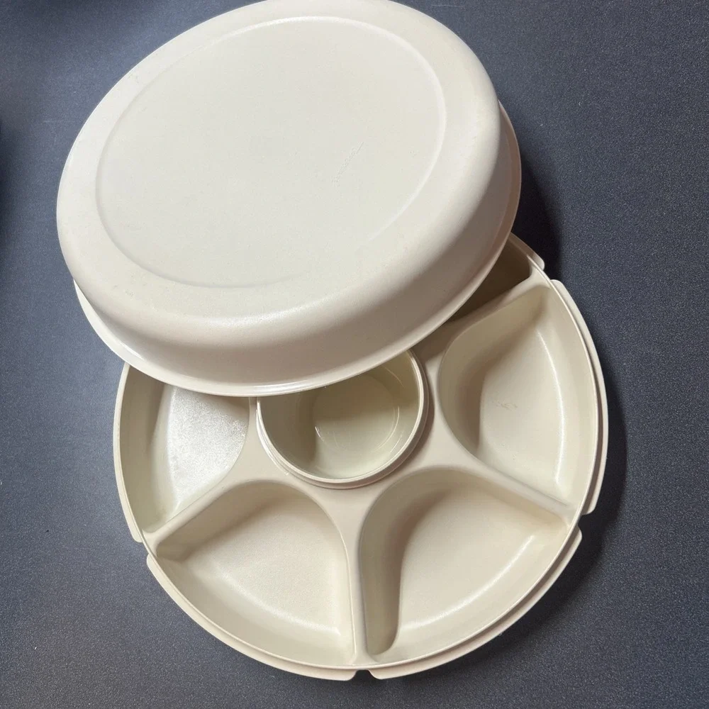 TUPPERWARE Serving Center 6-Part Divided Party Veggie Snack & Dip Tray